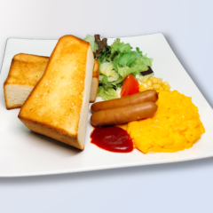 トーストとソーセージエッグ（目玉焼き・スクランブル） ¥980